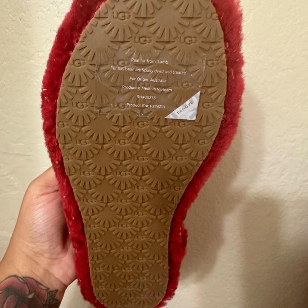 UGGS - Picture 2 of 3